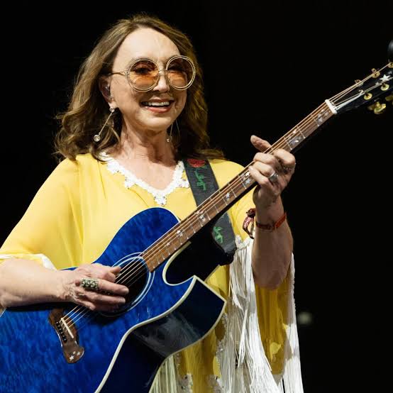Pam Tillis on stage